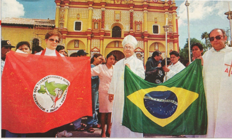 ​​​​​​​​​​​​​​Lilia Azevedo, D. Tomás Balduíno, OP (1922-2014) e Fr. João Xerri, entre outras pessoas. Local: Chiapas, foto de Sérgio Abreu.